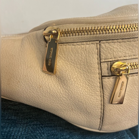 Michael Kors Authentic Fanny Pack waist purse - Picture 6 of 10